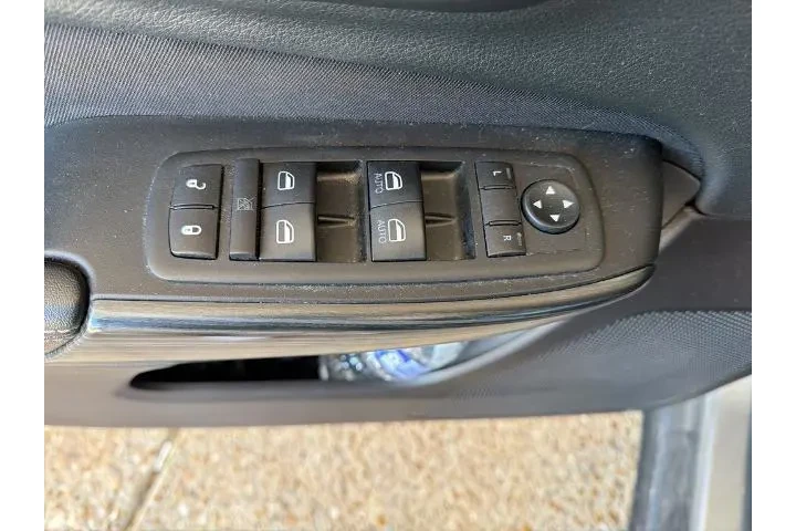 Jeep Cherokee 2015 4x4 Latit image 9