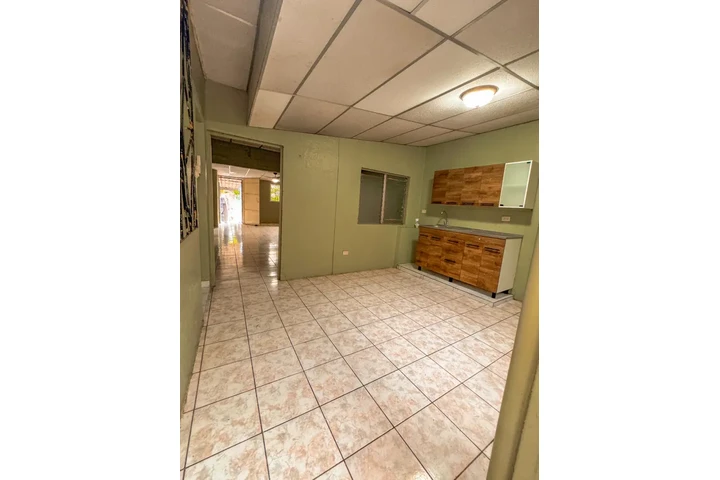 $135000 : Casas en venta Santa Ana SV image 1