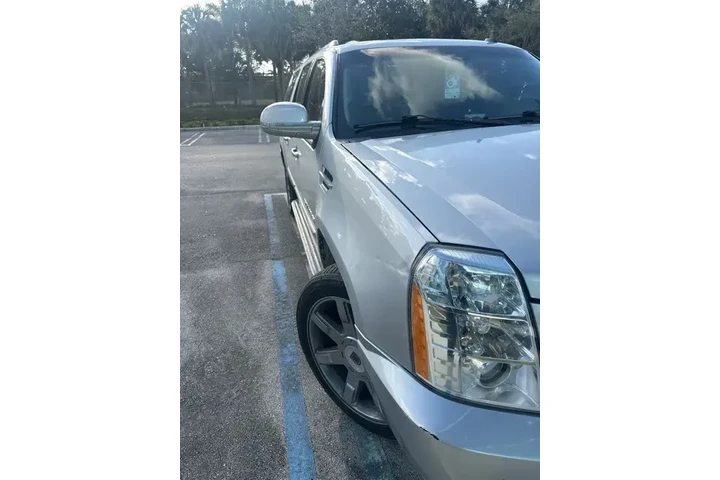 $7590 : Cadillac Escalade ESV 2011 A image 2