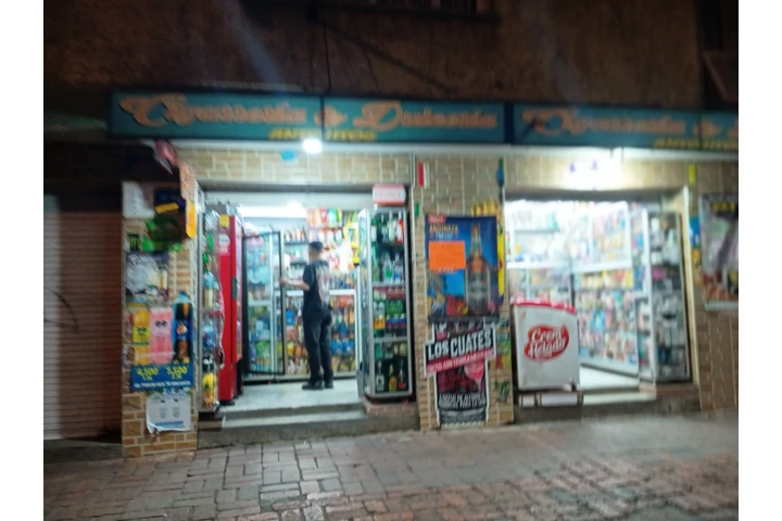 $78000000 : Cigarreria y dulceria image 1