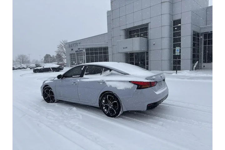 $22951 : Nissan Altima 2024 2.5 SR 4d image 3