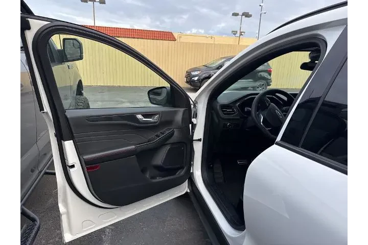 $22070 : Ford Escape 2024 ST-Line 4dr image 7