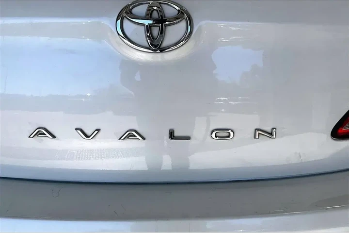 $5491 : Toyota Avalon 2005 Limited 4 image 9