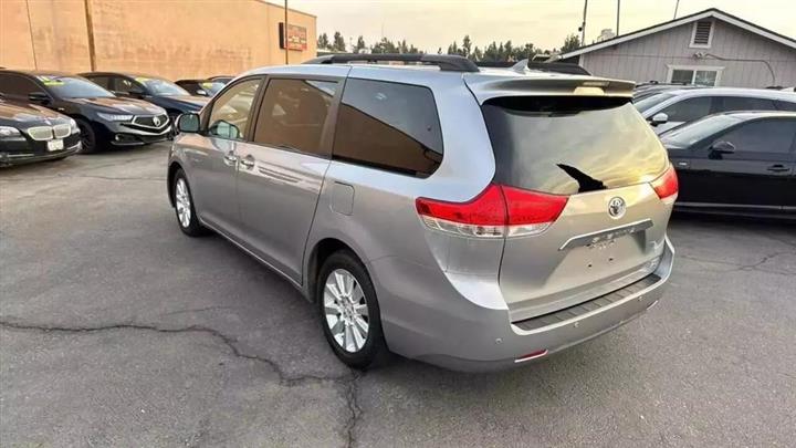 $15888 : 2014 TOYOTA SIENNA image 4