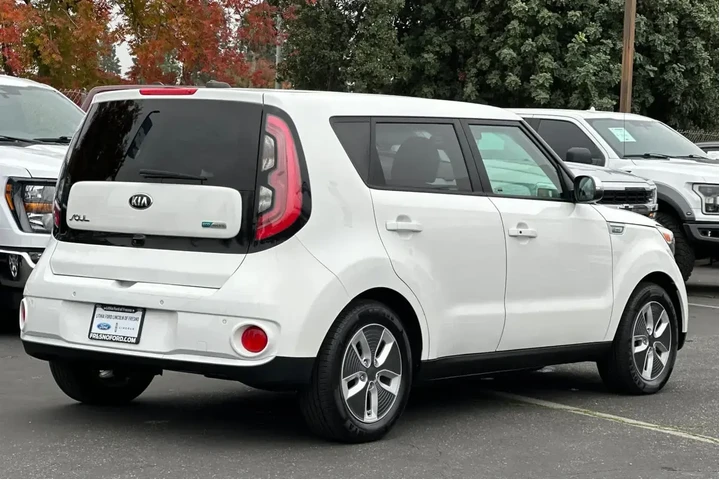 $10977 : Kia Soul EV 2017 + 4dr Cross image 2