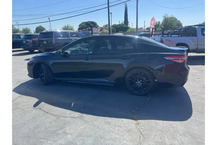 $23599 : 2019 Camry SE image 9