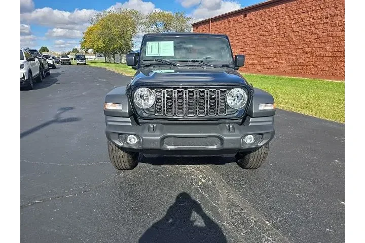 $33131 : Jeep Wrangler 2025 4x4 Sport image 2