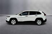 $15807 : 2017 Cherokee Sport thumbnail