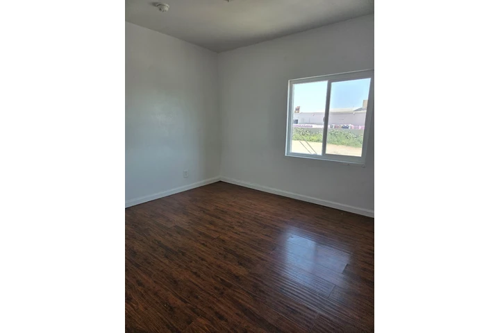 $2865 : 3 dormitorios, 2 baños casa image 4