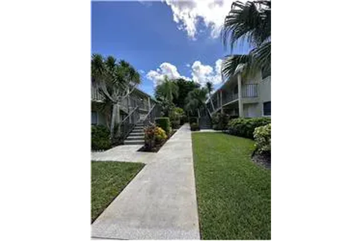$1965 : Rental property with 2 bedro image 7