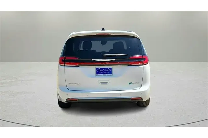 $25207 : Chrysler Pacifica Plug-In Hy image 6
