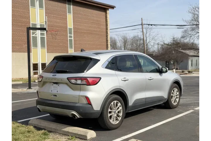 $5999 : 2020 Escape SE image 5