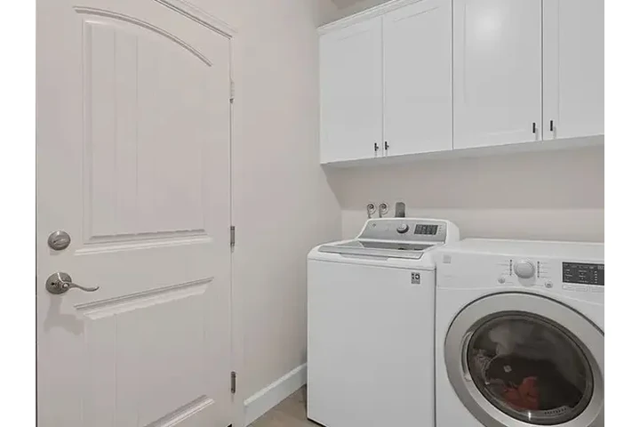 $2000 : HOUSE FOR RENT image 9