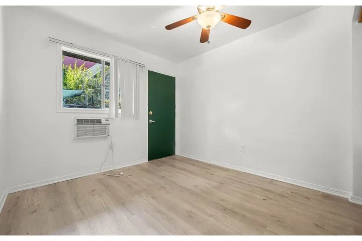 $3712 : 3 bedroom apartment available image 10