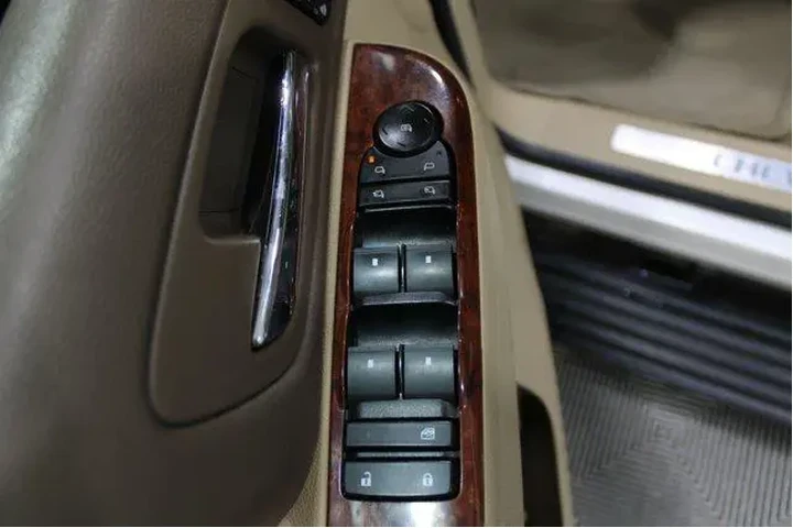 $16982 : Chevrolet Suburban 2011 4x4 image 7