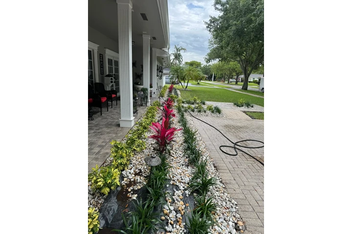 V Maintenance Landscaping Prof image 9