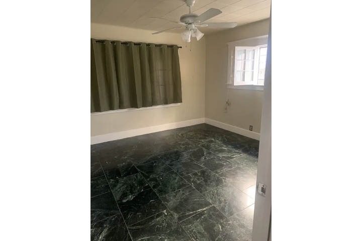 $900 : Cuarto image 5