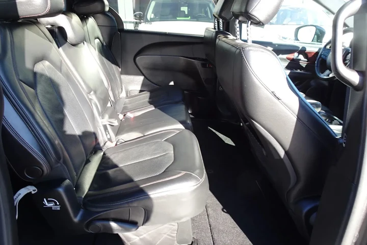 $25995 : 2020 PACIFICA image 8