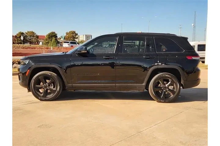 $28250 : Jeep Grand Cherokee 2023 4x4 image 4