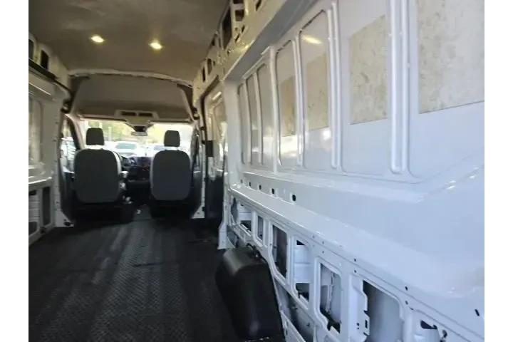 $22755 : Ford Transit 2017 250 3dr LW image 7