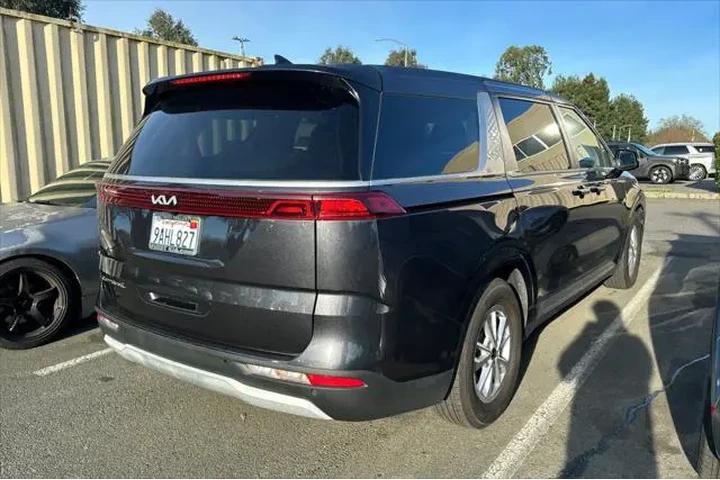 $26990 : Kia Carnival 2022 LX 4dr Min image 3