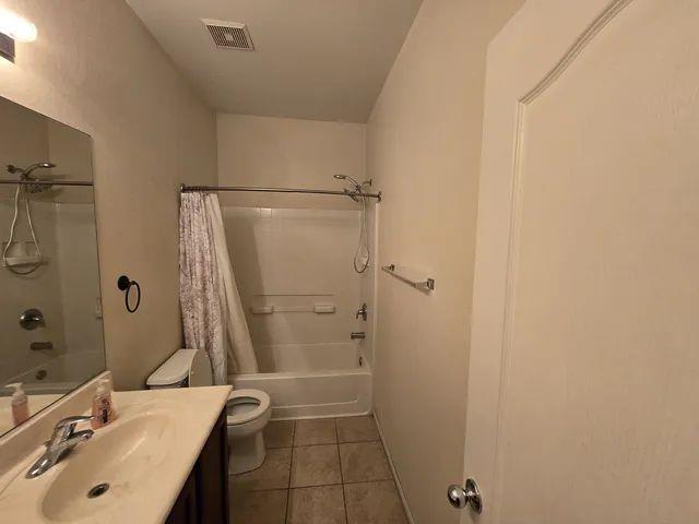 $1400 : Available In North Las Vegas image 4