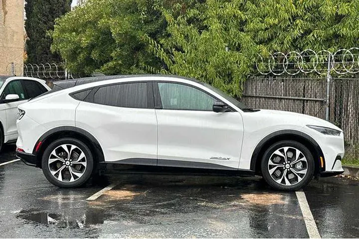 $24937 : Ford Mustang Mach-E 2023 Pre image 7