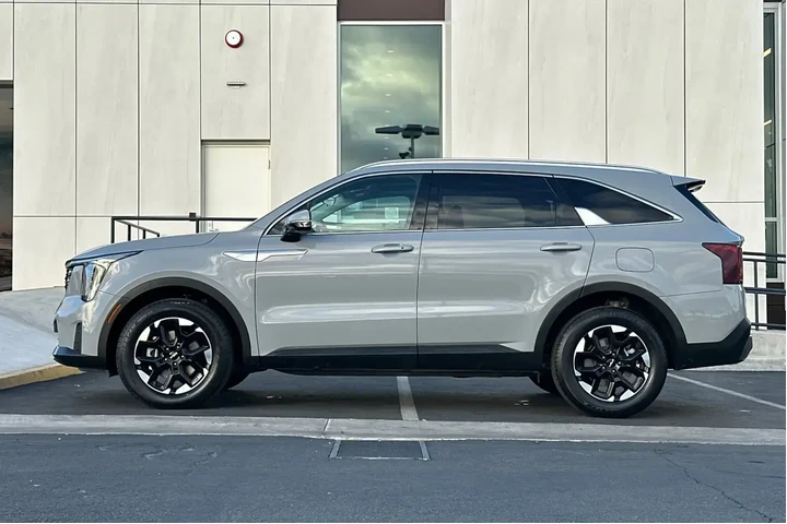 $27900 : Kia Sorento 2024 AWD S 4dr S image 6
