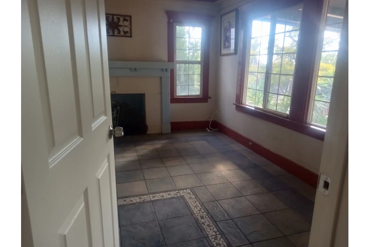 $1100 : RENT A ROOM/ MELROSE HILLS image 2