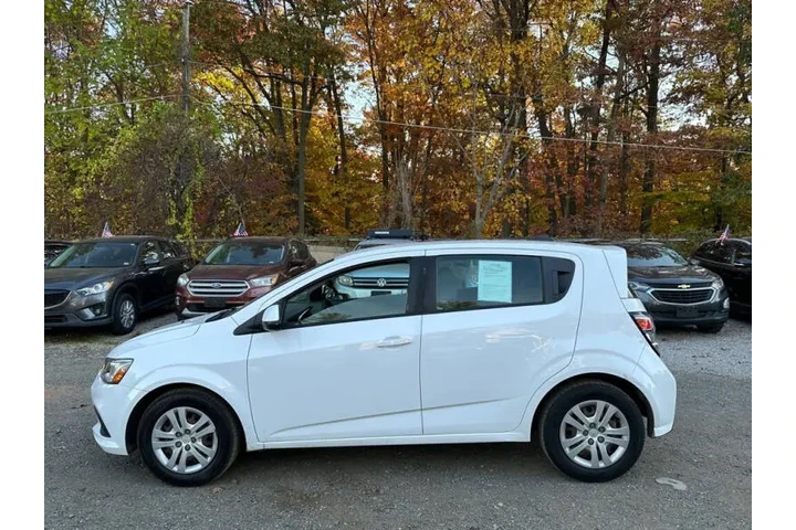 $7550 : 2017 Sonic LT Auto Fleet image 5