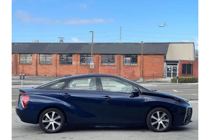 2020 Mirai image 4