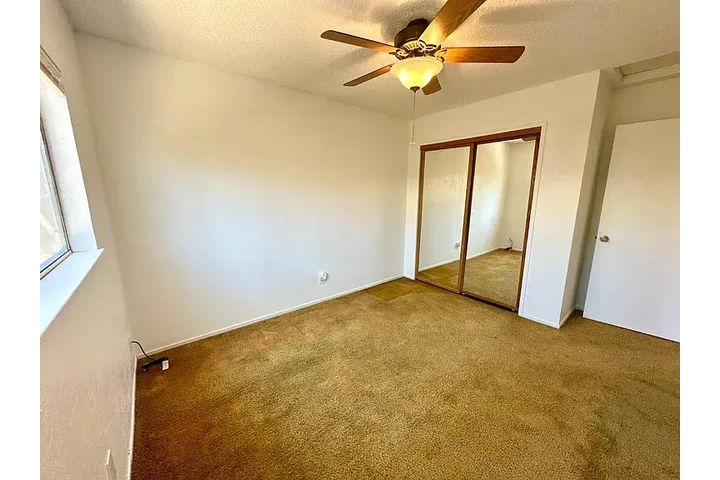 $2000 : CHARMING SINGLE FAM HOME image 8