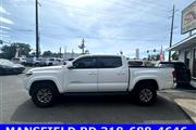 $29900 : 2017 Tacoma SR5 Double Cab Lo thumbnail