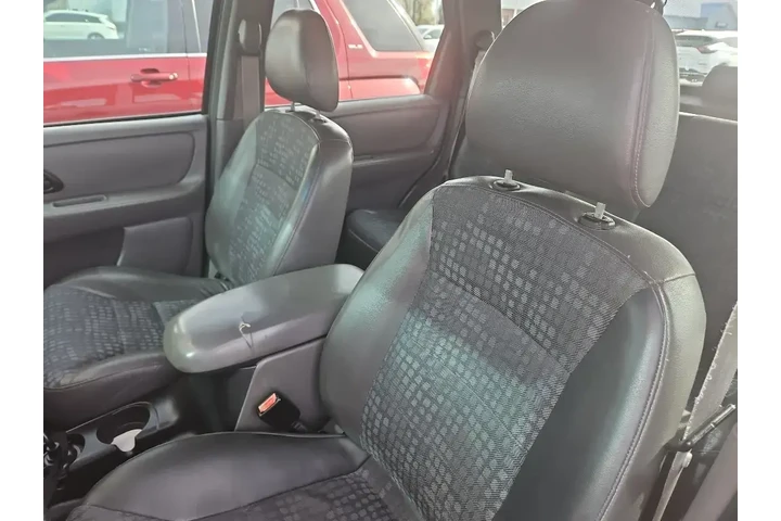 $3402 : Ford Escape 2002 XLS Choice image 7