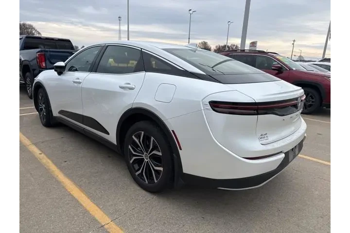 $35933 : Toyota Crown 2023 AWD XLE 4d image 6