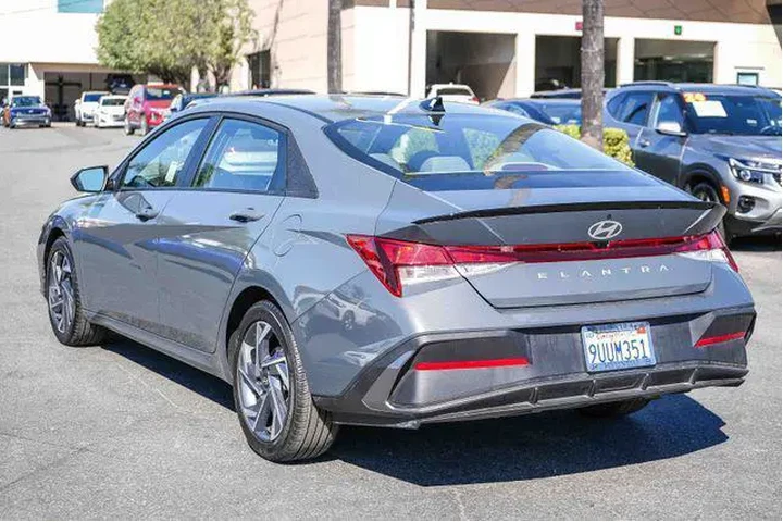 $21000 : Hyundai ELANTRA 2025 SEL Spo image 9