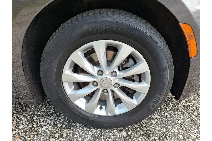 $16999 : Chrysler Pacifica 2019 Touri image 9