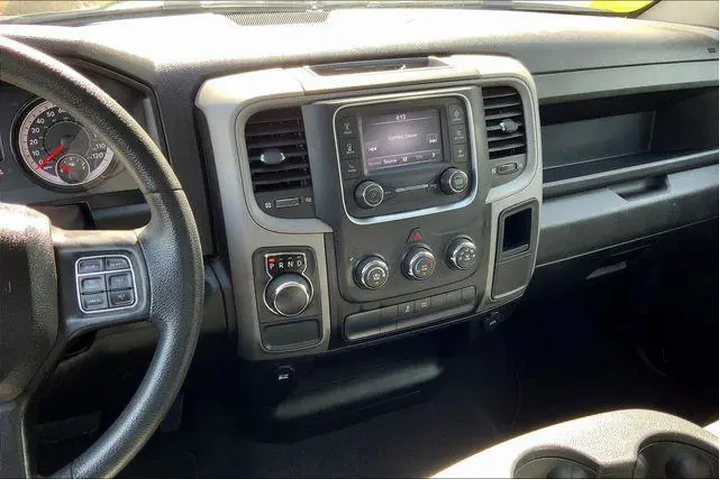 $22985 : Ram 1500 Classic 2021 4x2 Tr image 6