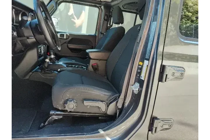 $28449 : Jeep Wrangler Unlimited 2021 image 8