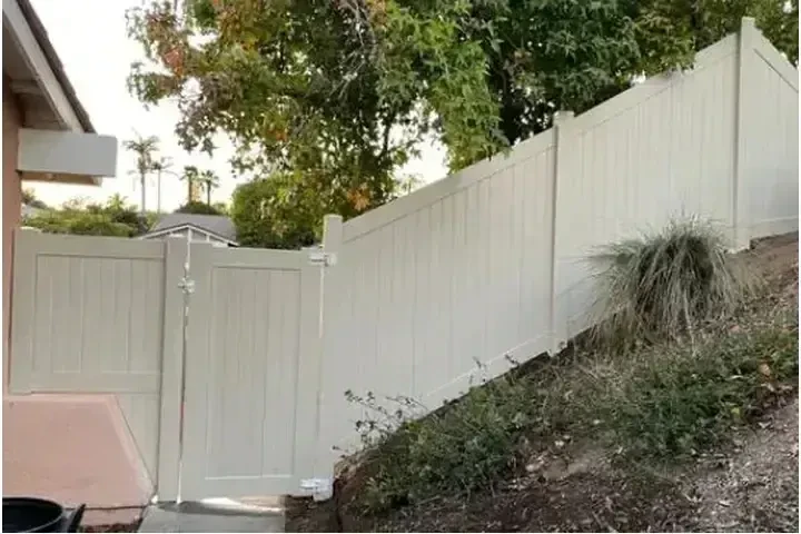 (747) 253-3735  Fence image 2
