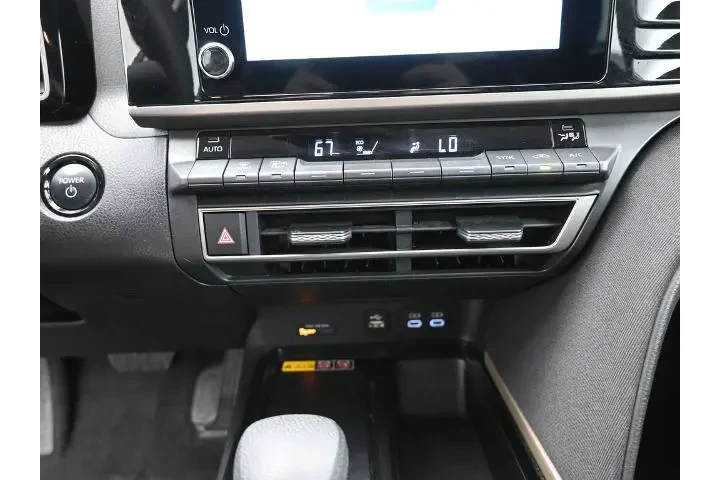 $25349 : Toyota Camry 2025 SE 4dr Sed image 9