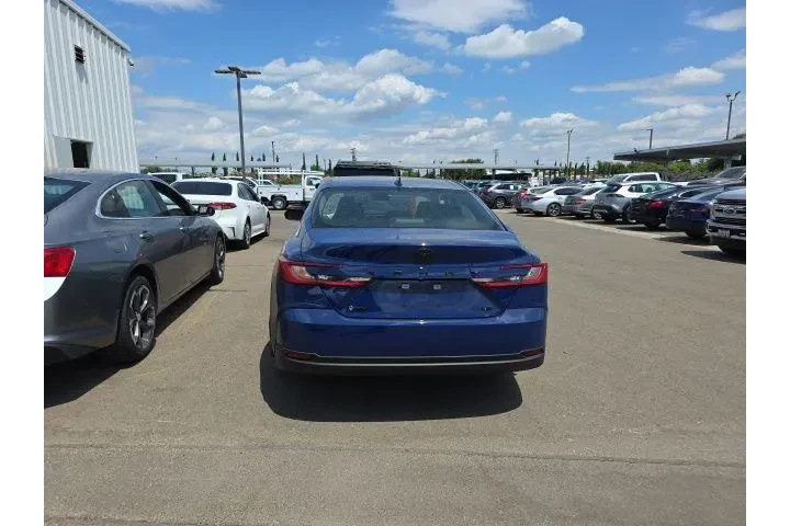 $33900 : Toyota Camry 2026 LE 4dr Sed image 4