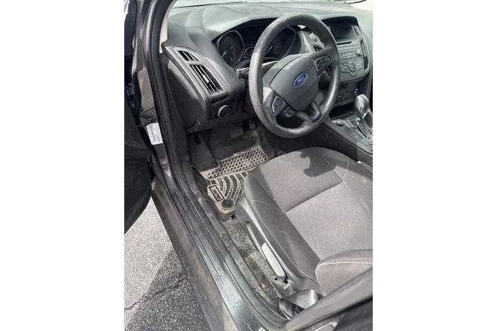 $5990 : Ford Focus 2017 SE 4dr Sedan image 9