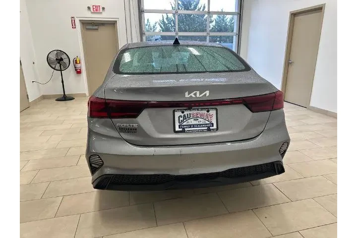 $17585 : Kia Forte 2023 LX 4dr Sedan image 6