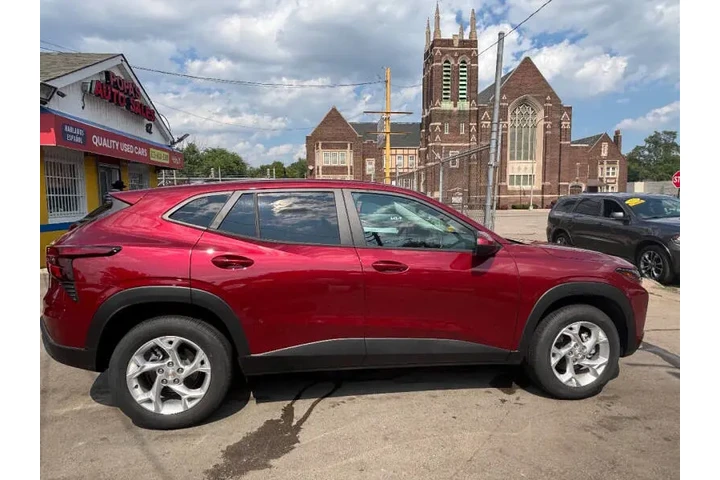 $25995 : 2024 Trax LS image 9