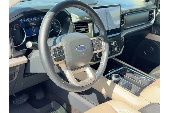 $33998 : Ford Expedition 2022 4x2 XLT image 4