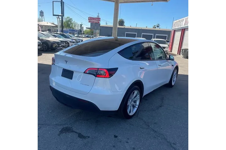 $28995 : Tesla Model Y 2021 AWD Long image 3