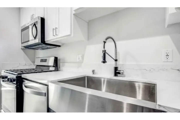 $1500 : Available 1Bed Apt in LA image 3