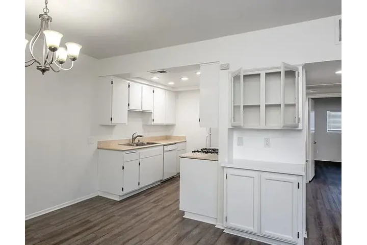 $1400 : Beautiful 1 bedroom Apt in LA image 4