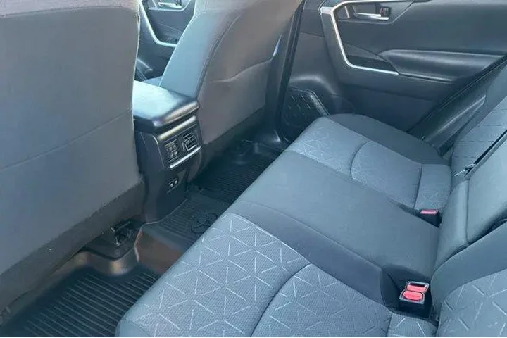 $27900 : Toyota RAV4 Hybrid 2021 AWD image 8